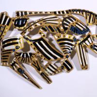 Souvenir d'un ange I  2023  Sculpture murale - Acier soudé thermolaqué - 47 x 64 x 10 cm