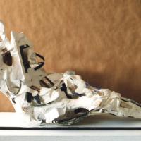 Femme allongée  1992 Plâtre, métal et bois (Coll. privée)