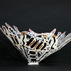 Vesta 2021 Acier soudé, peint - 28 x 67,5 x 52 cm - Pièce unique