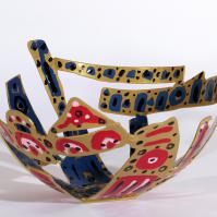 Pour une reine 2023 Acier soudé thermolaqué, peint - Hauteur : 16,5 cm - Diamètre : 28 cm - VENDU