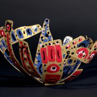 Pour une reine  2023 Acier soudé thermolaqué, peint - Hauteur 16,5 cm - Diamètre : 28 cm - VENDU