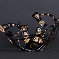 Eclosion III 2024 Acier soudé peint - Hauteur : 19 cm Diamètre : 29 cm - Pièce unique