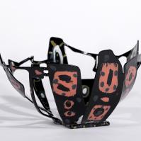 Eclosion II 2024 Acier soudé peint - Hauteur : 13 cm Diamètre : 23 cm - Pièce unique