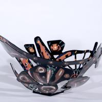 Eclosion IV 2024 Acier soudé peint - Hauteur : 18 cm Diamètre : 34,5 cm - Pièce unique