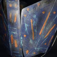 Fleur pour ma Muse II 2024 Acier soudé peint et patiné - Hauteur : 30 cm - Diamètre : 35,5 cm