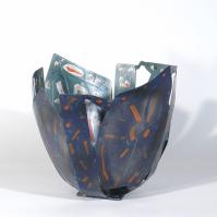 Fleur pour ma Muse II 2024 Acier soudé peint et patiné - Hauteur : 30 cm - Diamètre : 35,5 cm