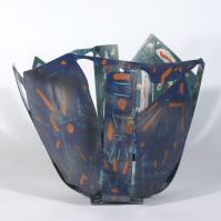 Fleur pour ma Muse II 2024  Acier soudé peint et patiné - Hauteur : 30 cm - Diamètre : 35,5 cm