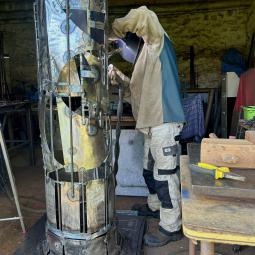 La colonne en cours de réalisation
